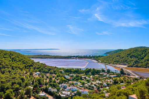 Fantatische Aussicht auf das Meer und den Salzfeldern