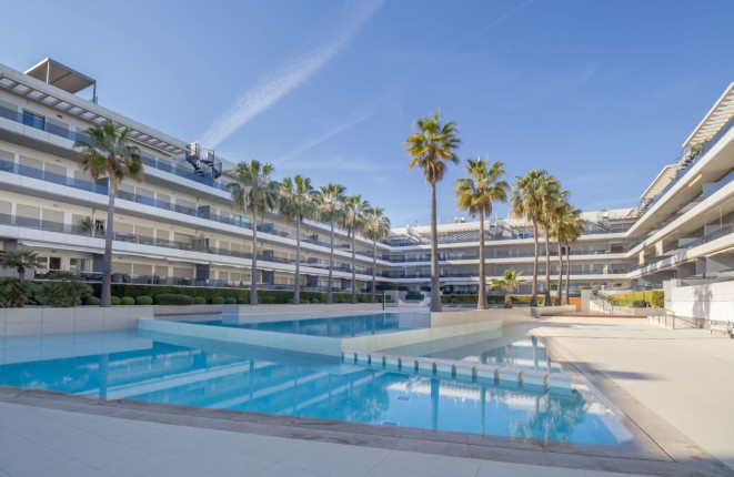 Ein renoviertes Apartment in Strandnähe mit zwei Schlafzimmern und zwei Badezimmern an der Playa d'en Bossa